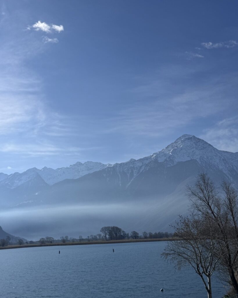 A_mist-layer-across-lake_4x5_1080x1350